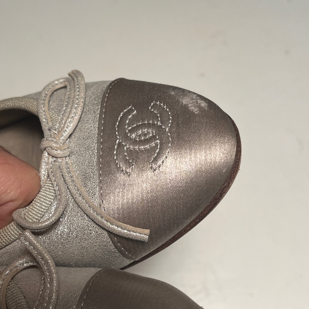 CHANEL Metallic Silver Loafers - Picture 4 of 14